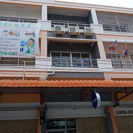 Fun Dee Hostel Ayutthaya Exteriör bild