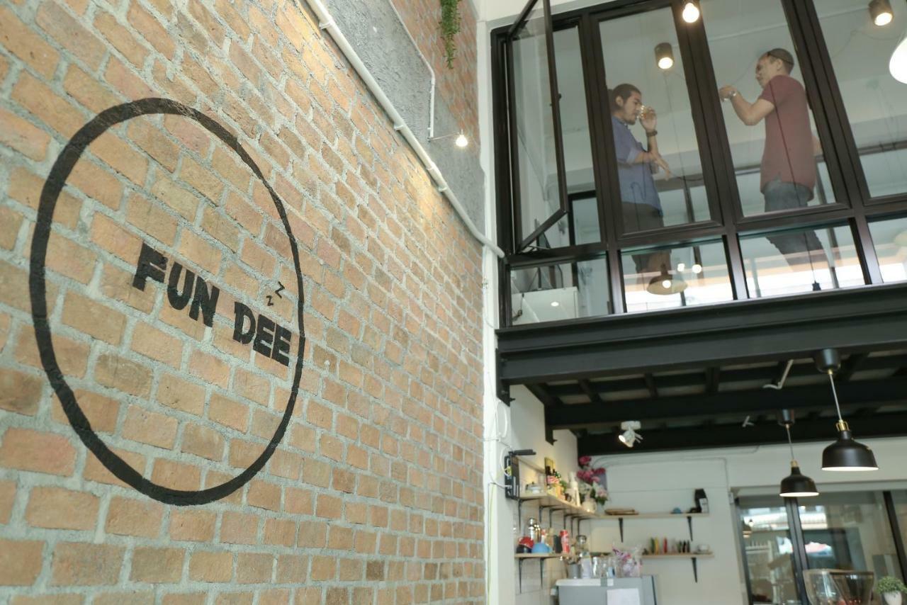 Fun Dee Hostel Ayutthaya Exteriör bild